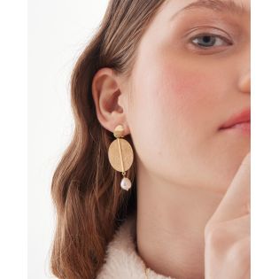 PENDIENTES VICTORIA CRUZ PLATA DE LEY CHAPADA OVAL PERLA BARROCA